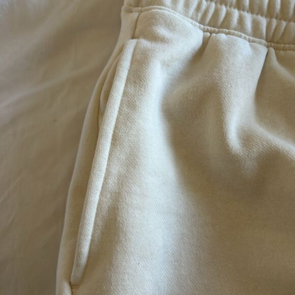 The North Face Women’s Evolution Shorts, White dune, size XXL, NWT - Picture 6 of 8